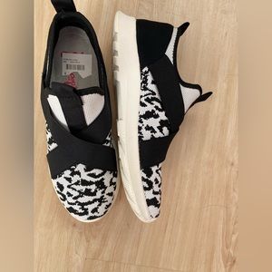 Ladies Jellypop slip on sneakers  size 8 NWT